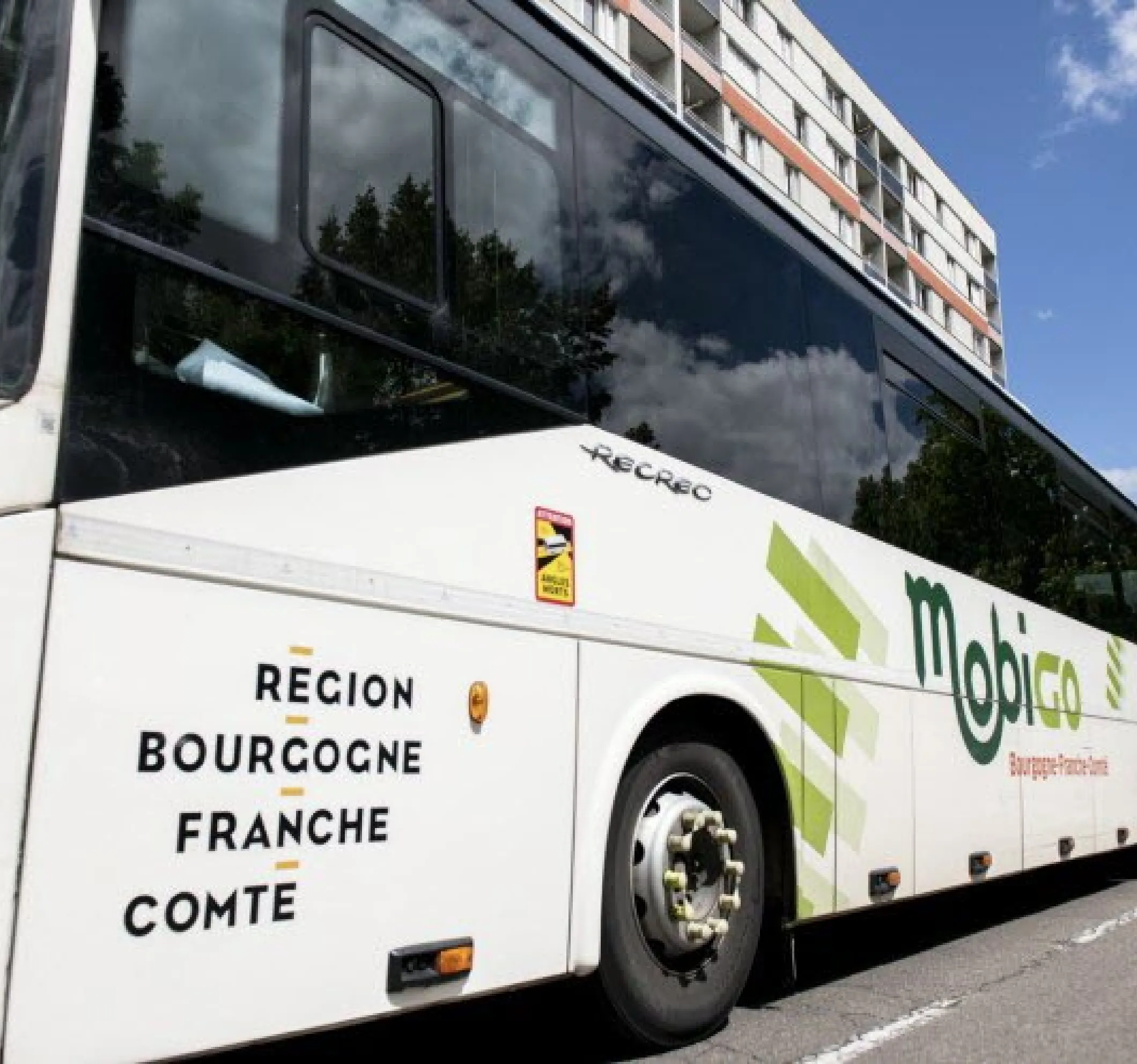 danh-tourisme-entreprise-transports-visuel-des-lignes-adaptees-a-tous-vos-deplacements