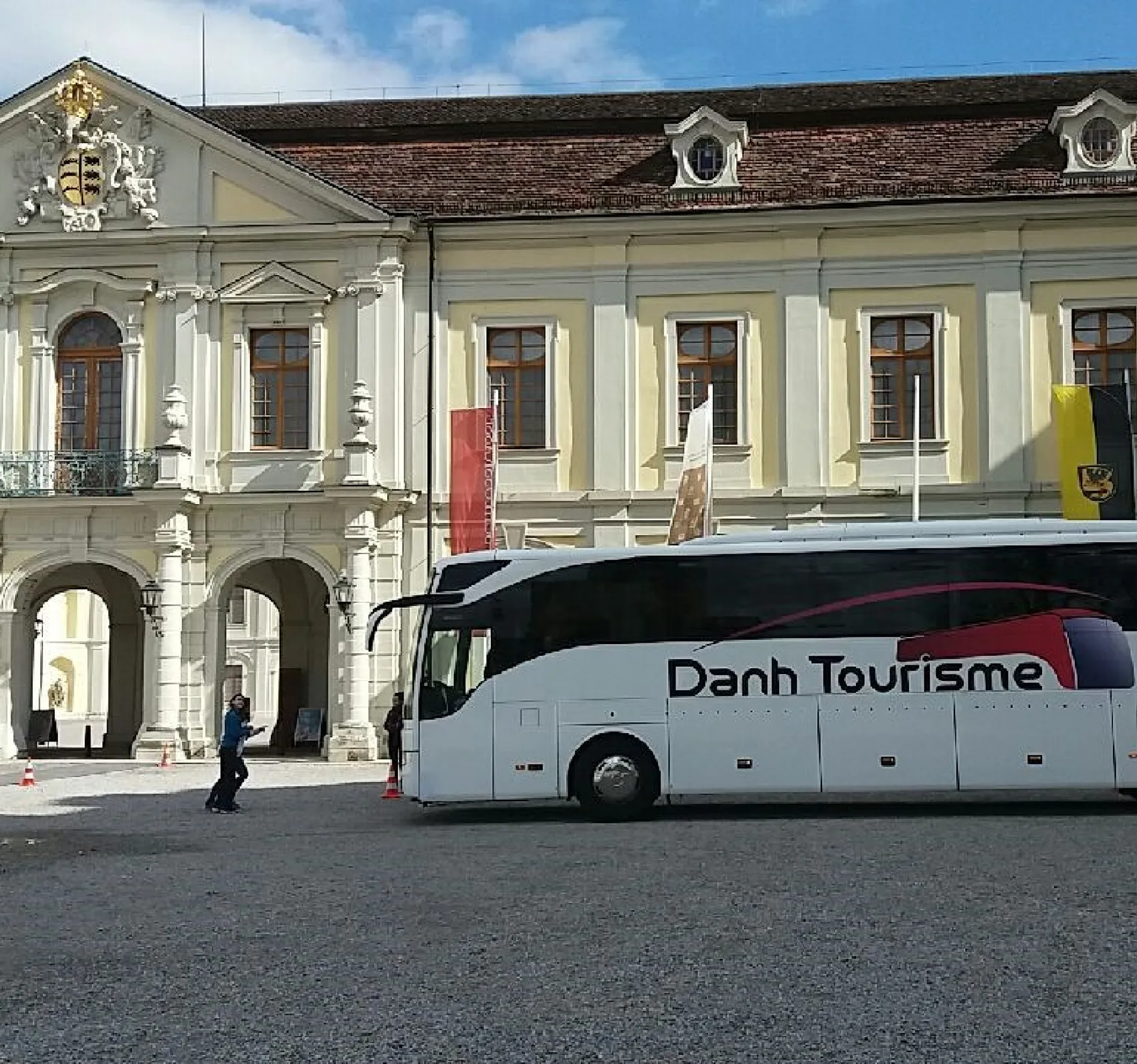 danh-tourisme-entreprise-transports-visuel-des-solutions-de-transport-novatrices-pour-des-trajets
